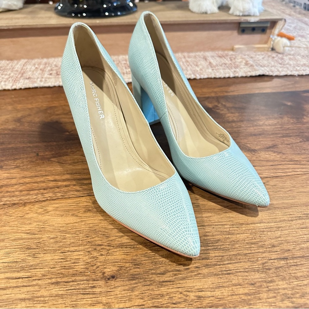 Marc Fisher “Viviene” Light Blue Textured Pumps – Size 8M – Block Heel